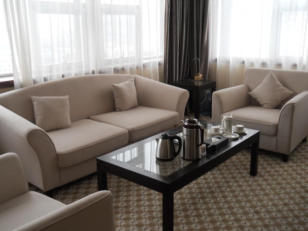 Yijing Holiday Hotel Yimeng Road Linyi  Bagian luar foto