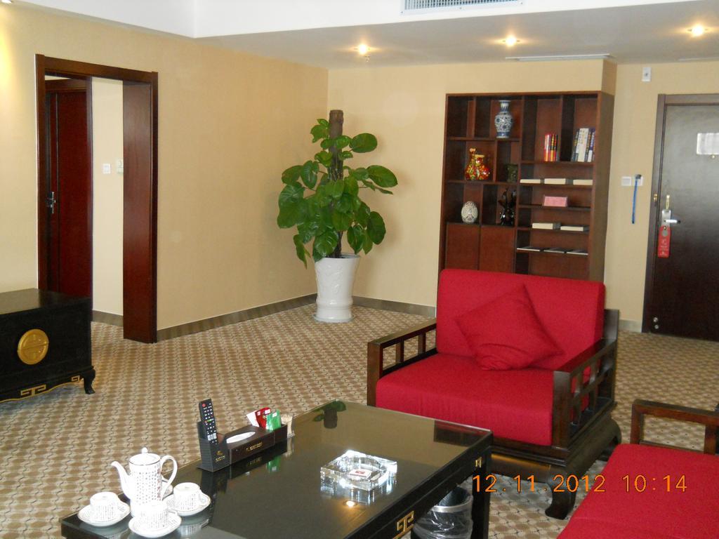 Yijing Holiday Hotel Yimeng Road Linyi  Bagian luar foto