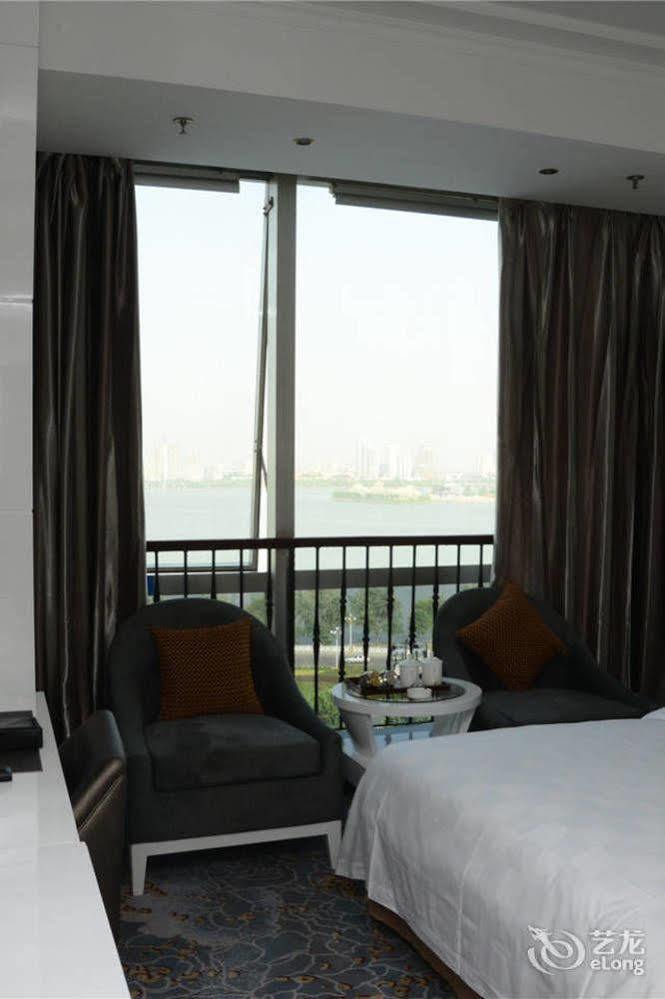 Yijing Holiday Hotel Yimeng Road Linyi  Bagian luar foto