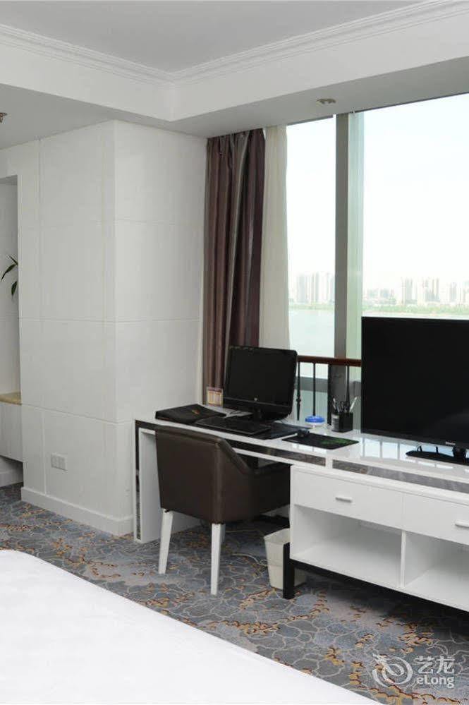 Yijing Holiday Hotel Yimeng Road Linyi  Bagian luar foto