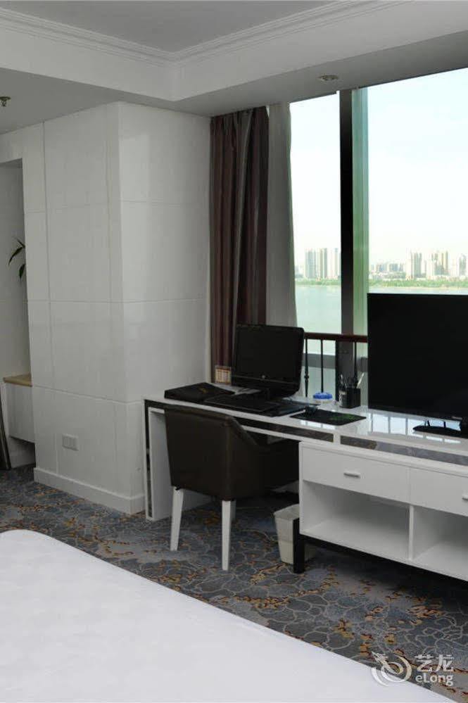 Yijing Holiday Hotel Yimeng Road Linyi  Bagian luar foto